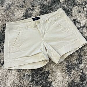 American Eagle Off-white sz 8 shorts
